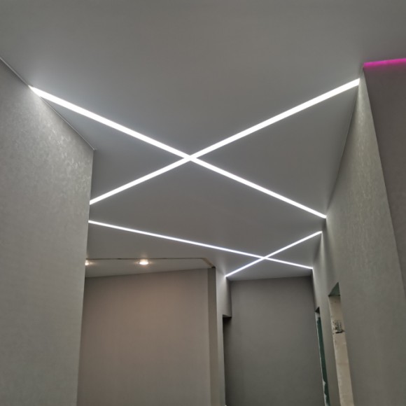 Световые линии натяжных потолков