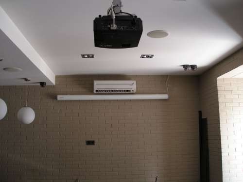 Как натяжные потолки влияют на комфорт и акустику в помещении