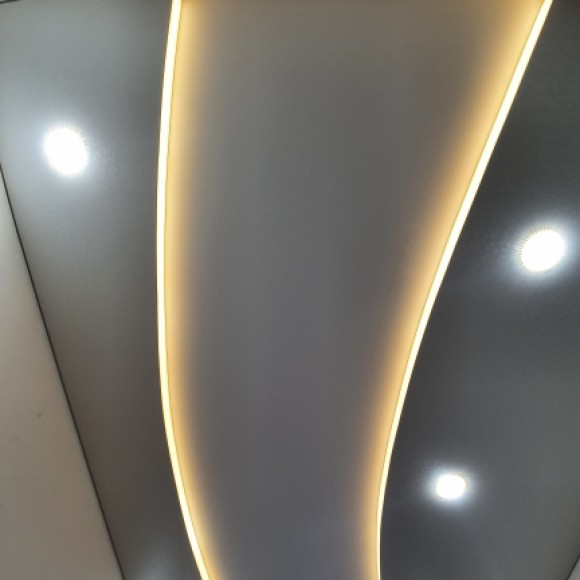 Двухуровневые натяжные потолки