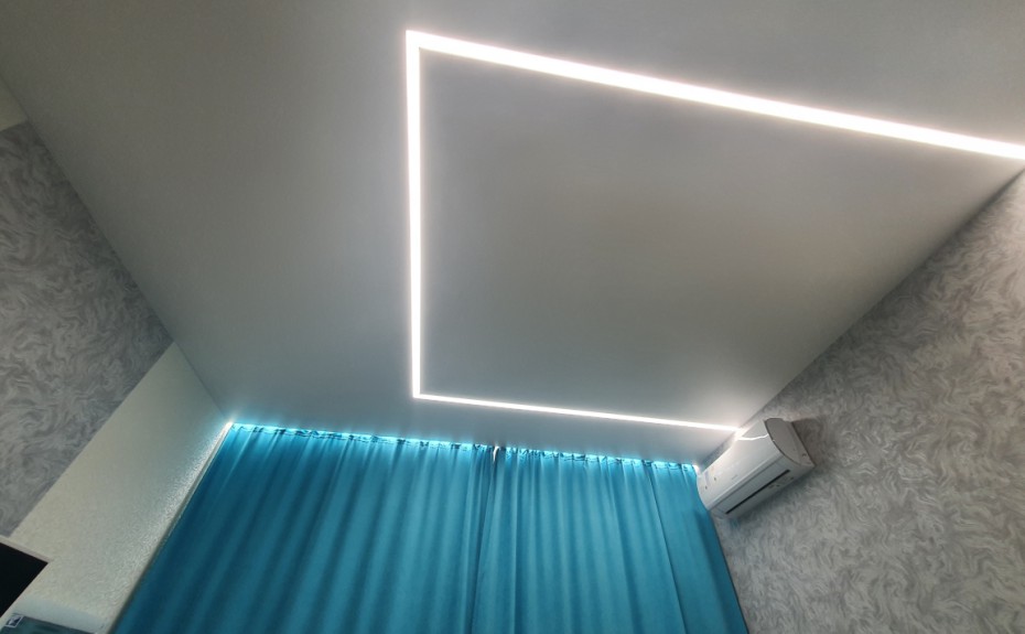 Карнизы и ниши в современных дизайнах натяжных потолков