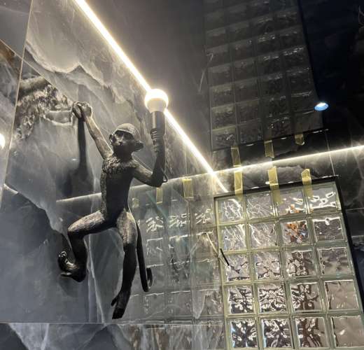 Чёрный глянцевый натяжной потолок