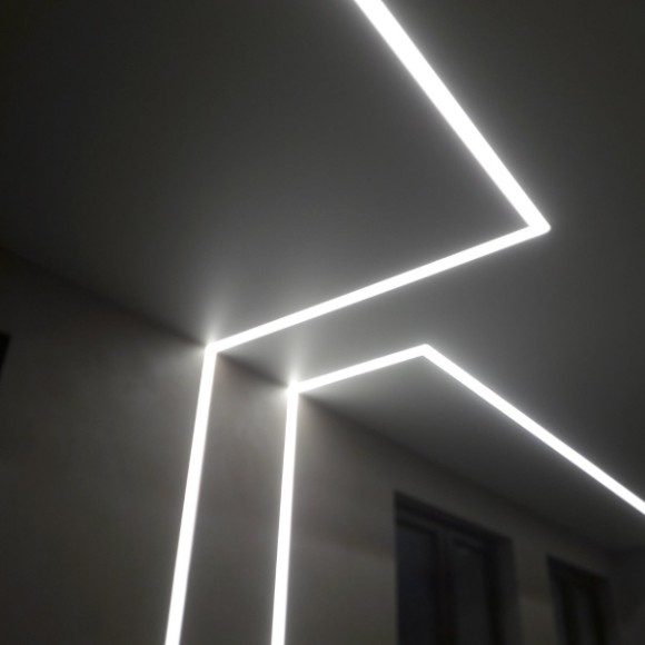 Световые линии натяжных потолков