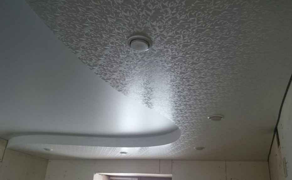 Фактурные натяжные потолки