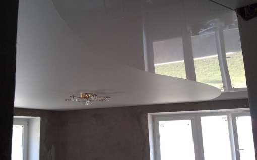 Глянцевые и матовые потолки