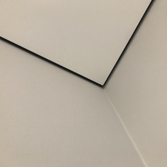 Теневое примыкание к стене